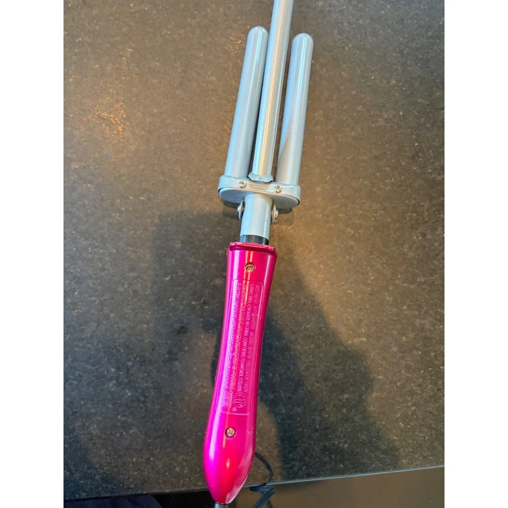 Bed Head by TIGI 3-barrel hair waver Hot pink works